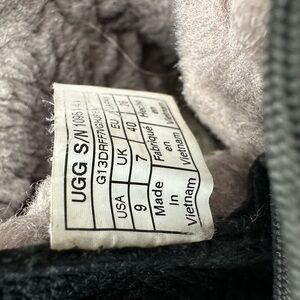 Ugg snow boots black and gray